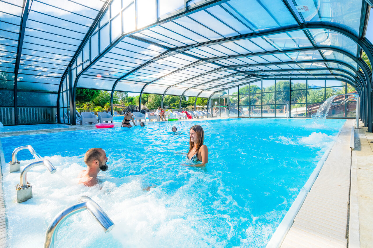 Piscine couverte, espace baln�o au camping CAPFUN Quatre Vents d'Ol�ron (17).