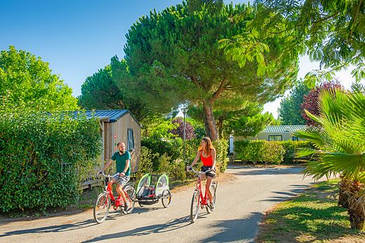 V�los en famille au camping CAPFUN Quatre Vents d'Ol�ron � St Georges d'Ol�ron (17).