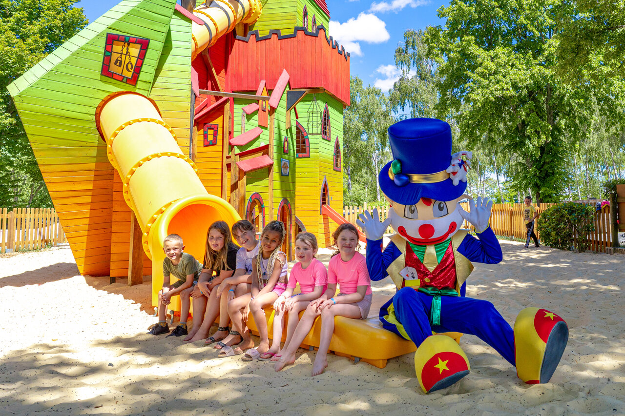 Jeux, mascotte au camping CAPFUN Ranch des Volcans � Chatel-Guyon (63).