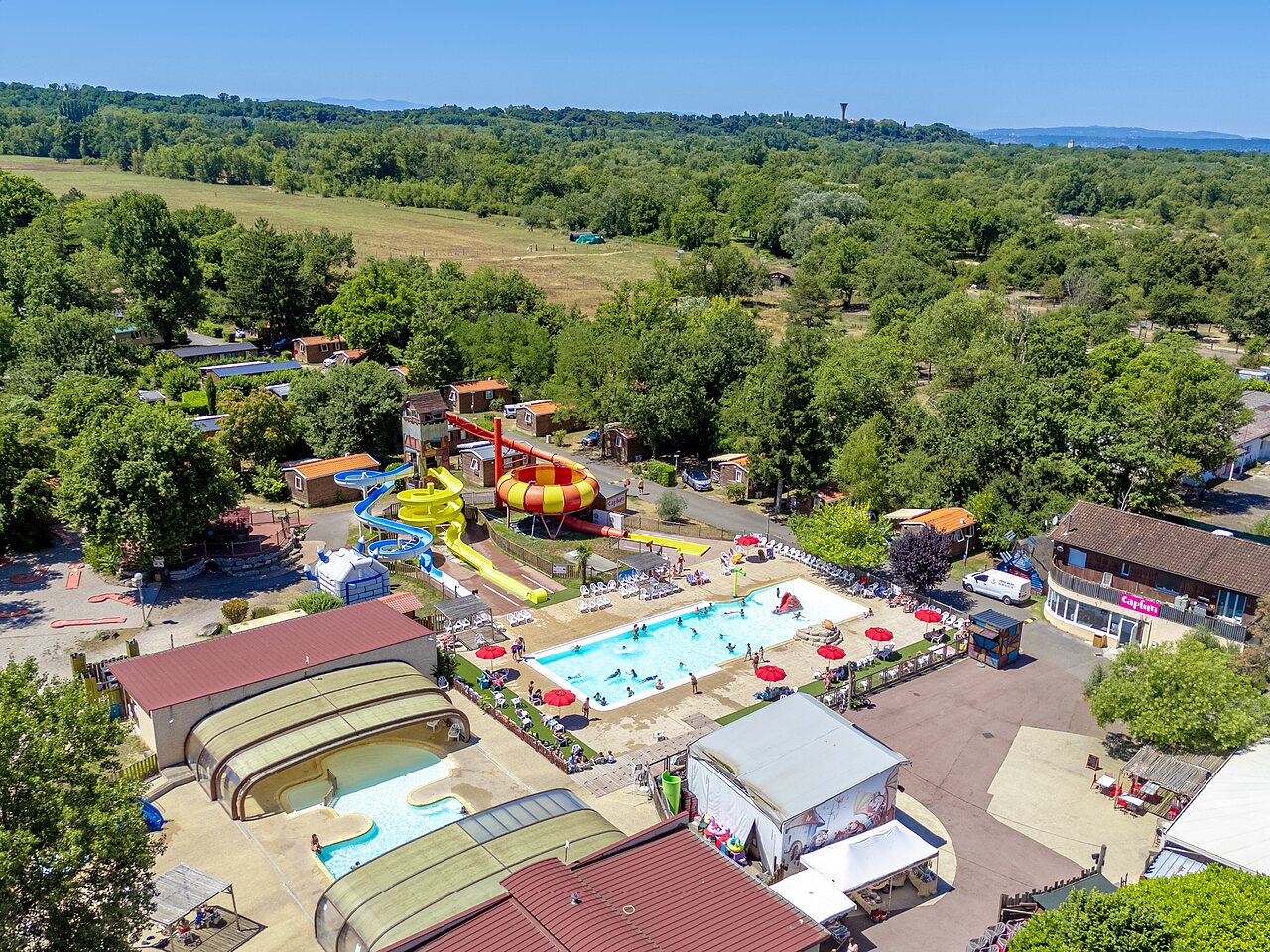 Piscines, toboggans aquatiques, mini-golf au camping CAPFUN R�gni�re � VILLETTE D'ANTHON (38).