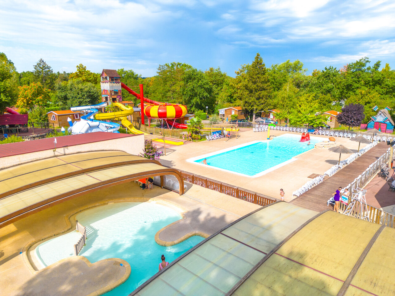 Piscines ext�rieures, toboggans aquatiques au camping CAPFUN R�gni�re � Villette d'Anthon (38).