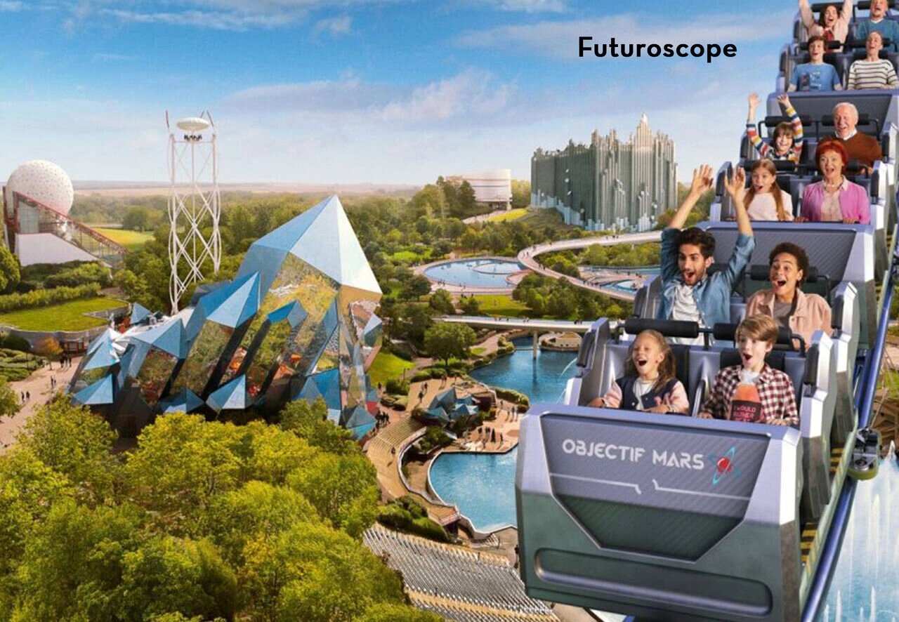 Parc d'attractions Futuroscope avec montagnes russes, � visiter pr�s de Poitiers, Vienne.
