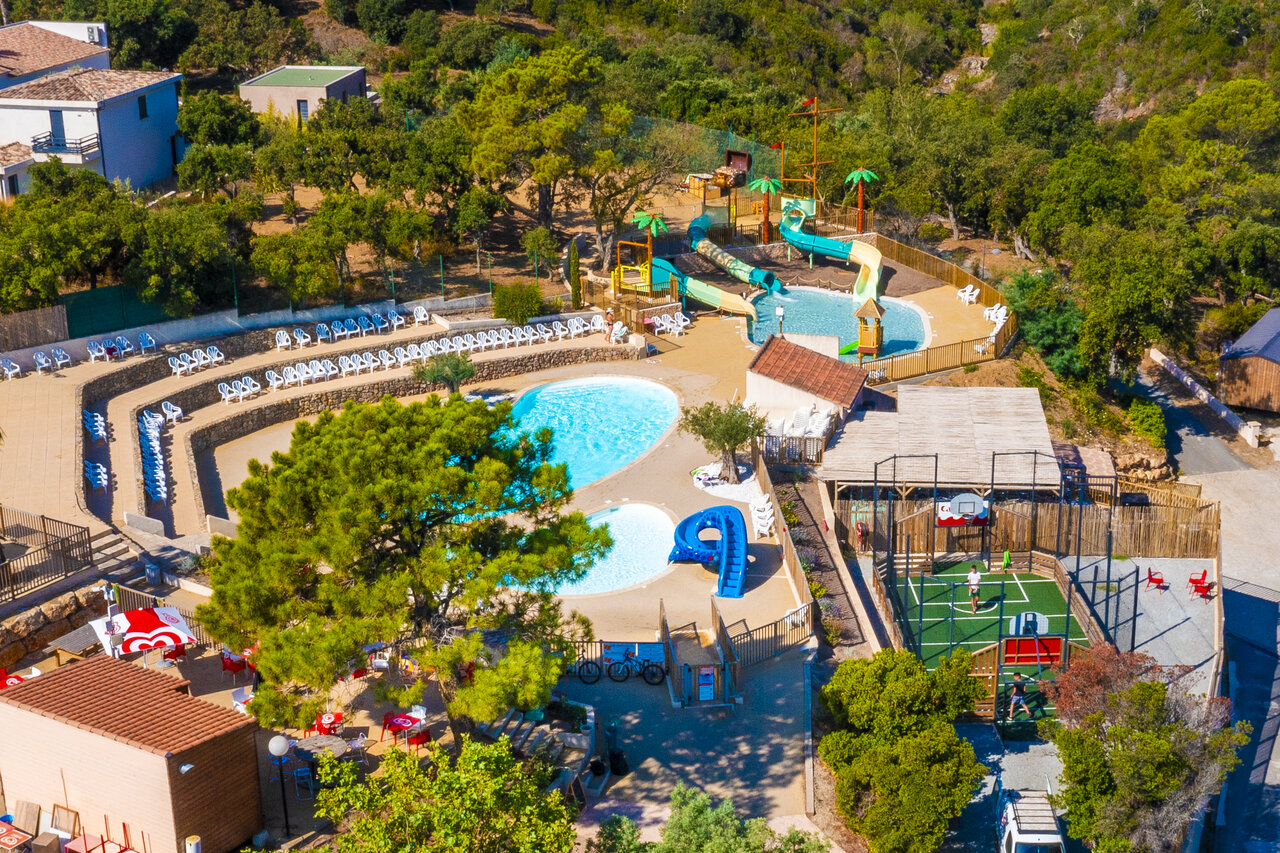 Parc aquatique, piscines, terrain multisport au camping CAPFUN La Rumba � Fr�jus (83).