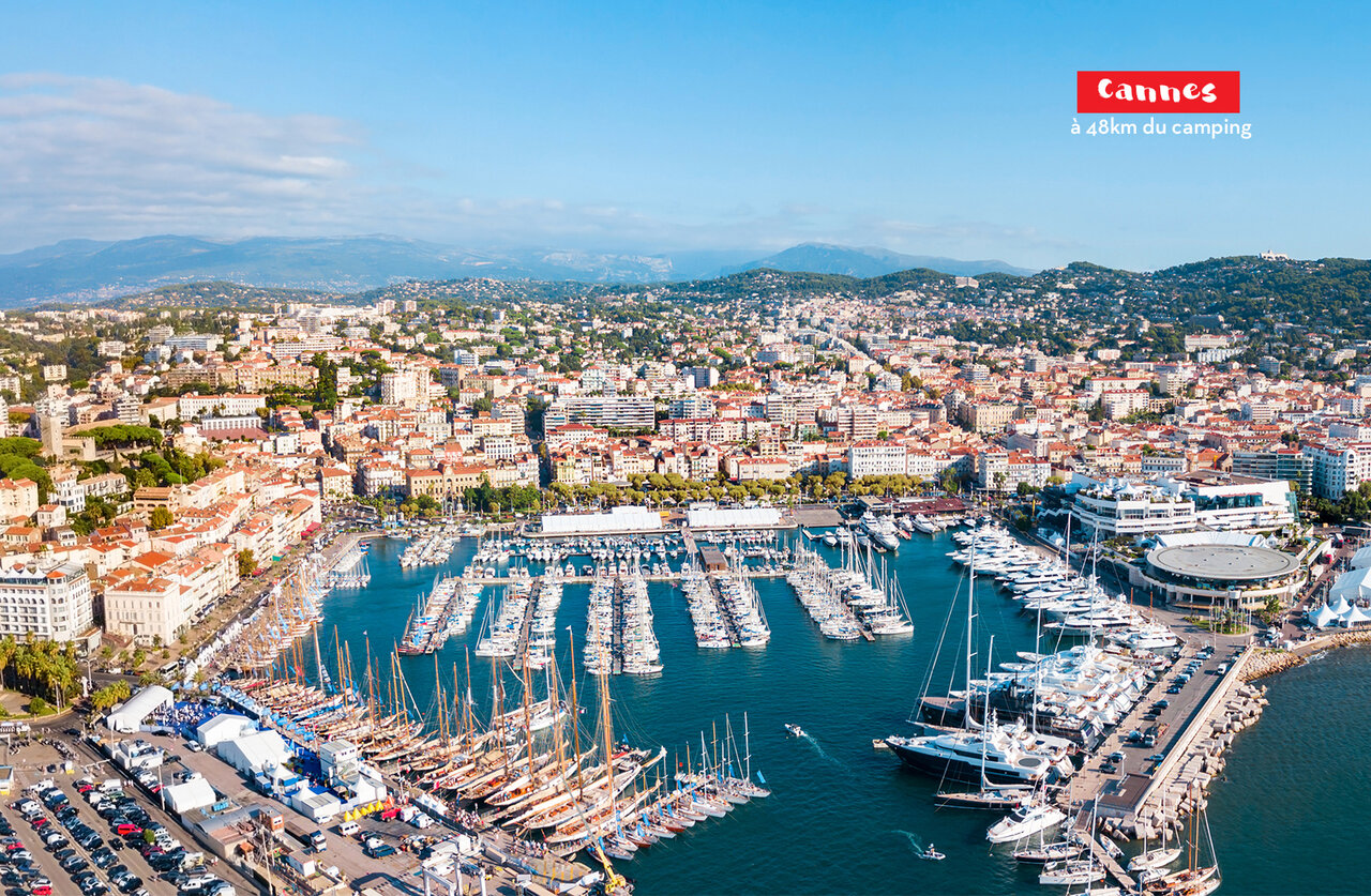 Port de Cannes et ses yachts, ville m�diterran�enne � visiter sur la C�te d'Azur.