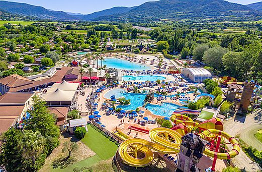 Parc aquatique g�ant, piscines et toboggans au camping CAPFUN Sagittaire � VINSOBRES (26)