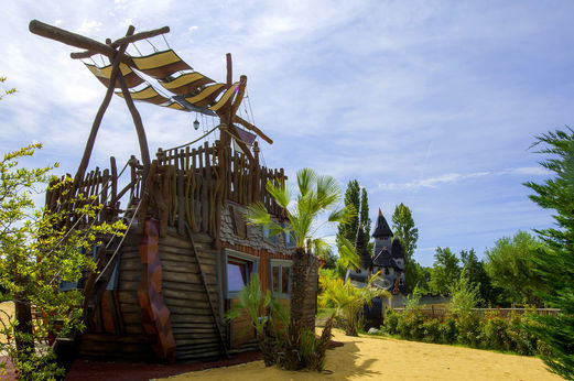 Sagittaire : Maison insolite, Camping Rhone Alpes Sagittaire : Maison insolite, Camping Rhone Alpes