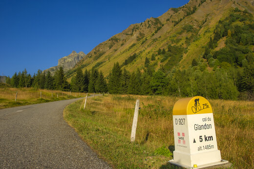 Panneau Col du Glandon, route cyclable de montagne au camping CAPFUN Saint Colomban à Saint Colomban des Villards (73).