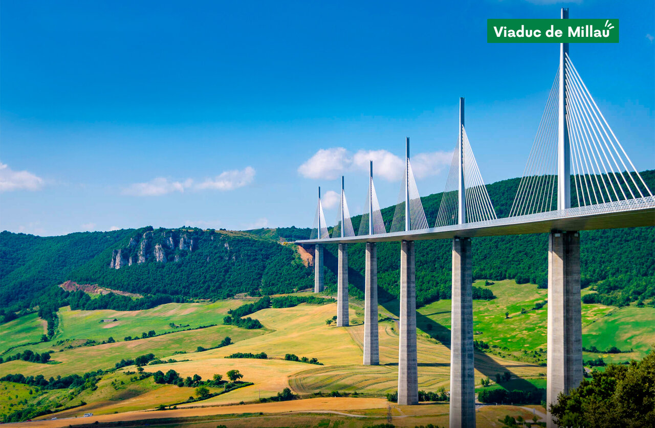 Viaduc de Millau, impressionnant pont � haubans, un lieu � visiter en Aveyron.