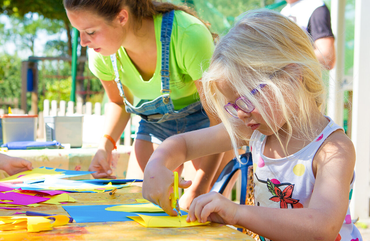 Animation enfants, atelier cr�atif au camping CLICOCHIC Soleil Levant � Canet-de-Salars (12).