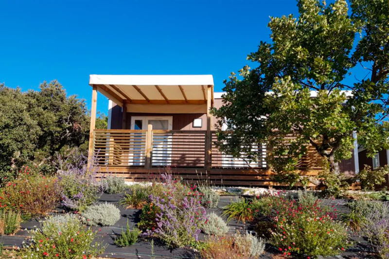 Mobil-home moderne et terrasse au camping Les Sources de Gordes � GORDES (84).