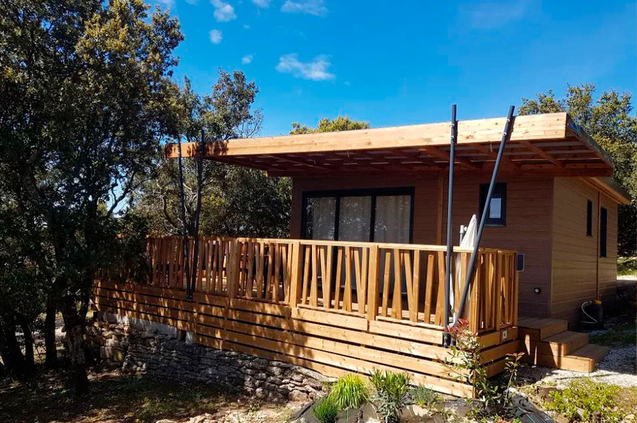 Mobil-home moderne au camping CLICOCHIC Les Sources de Gordes � GORDES (84).