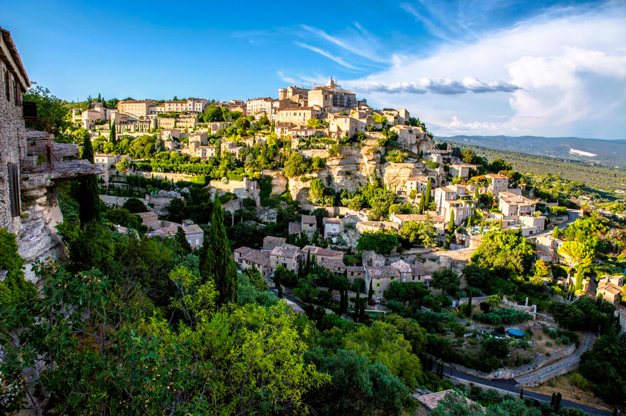 Gordes, nature au camping CLICOCHIC Les Sources de Gordes � GORDES (84).