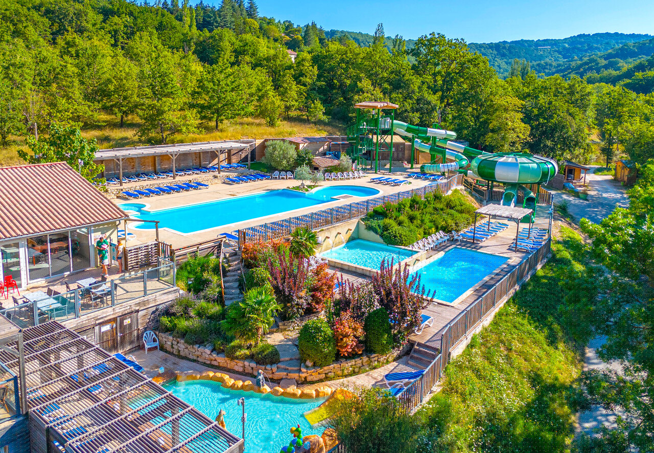 Piscines ext�rieures, toboggans aquatiques, transats au camping CLICOCHIC Source du Jabron � Comps (26).