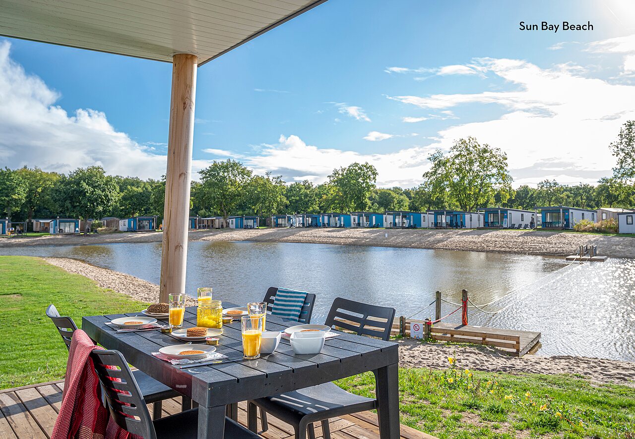 Mobil-homes modernes, plage lacustre au camping CAPFUN het Stoetenslagh � Rheezerveen.