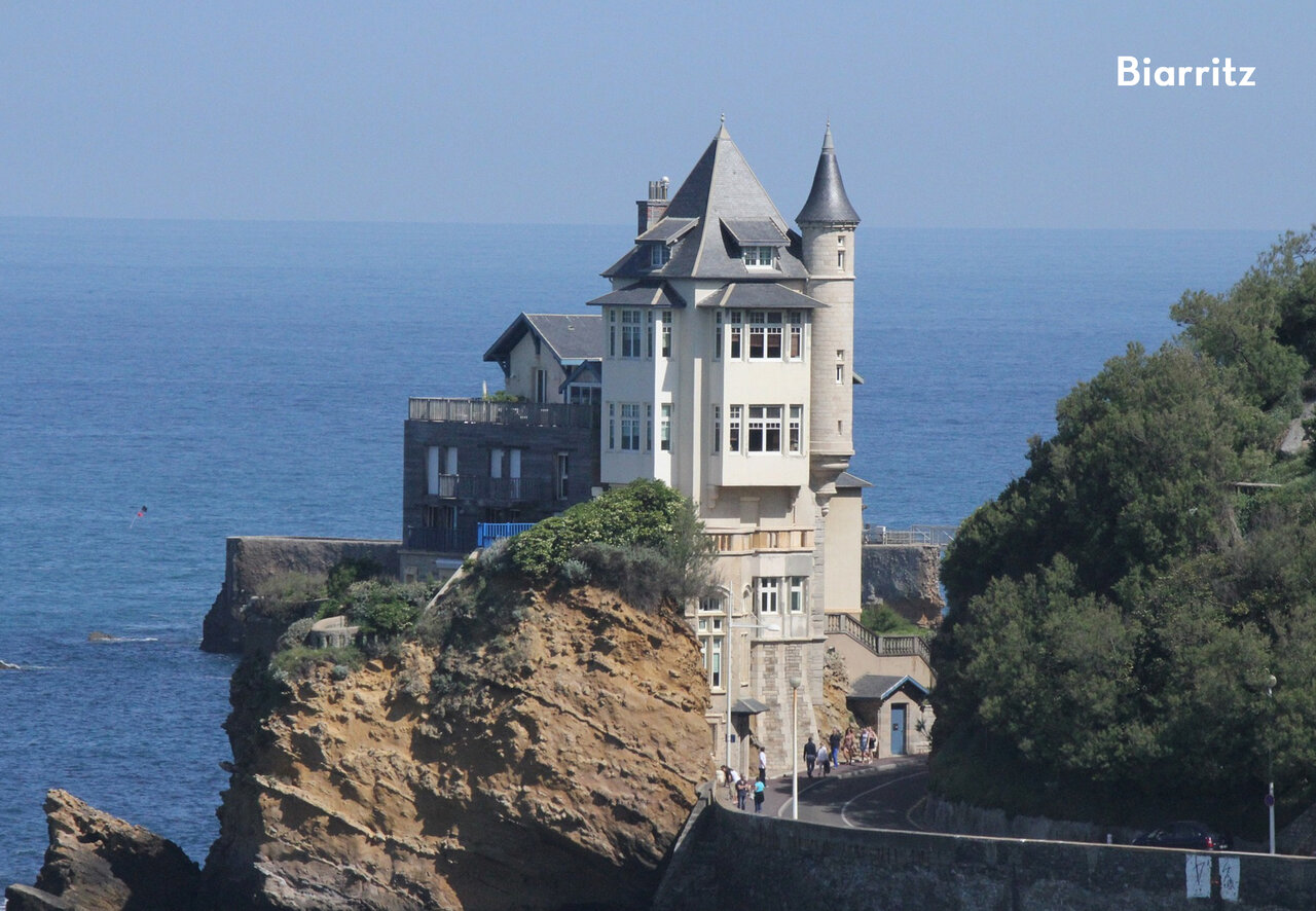 B�timent historique sur la c�te rocheuse de Biarritz, Pays Basque, � visiter.