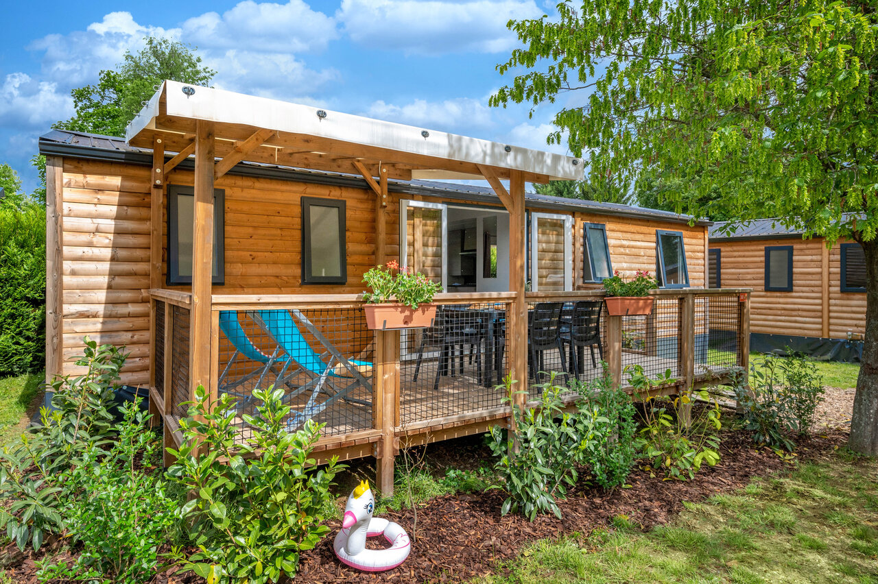 Mobil-home en bois avec terrasse am�nag�e au camping CAPFUN Suzel � Sainte-Croix-en-Plaine (68).