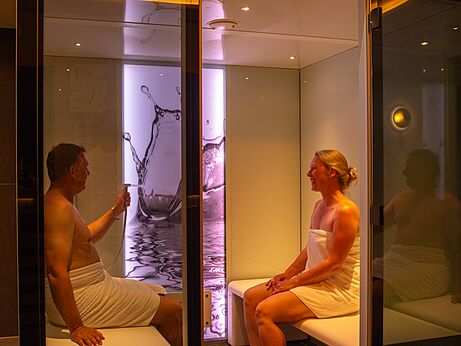 Couple se relaxant dans les cabines de spa au camping CAPFUN Tecklenburg à Tecklenburg-Leeden (49).