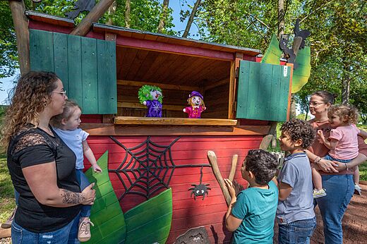 Spectacle de marionnettes pour enfants au camping CAPFUN Tensch Jolie � Grostenquin (57).