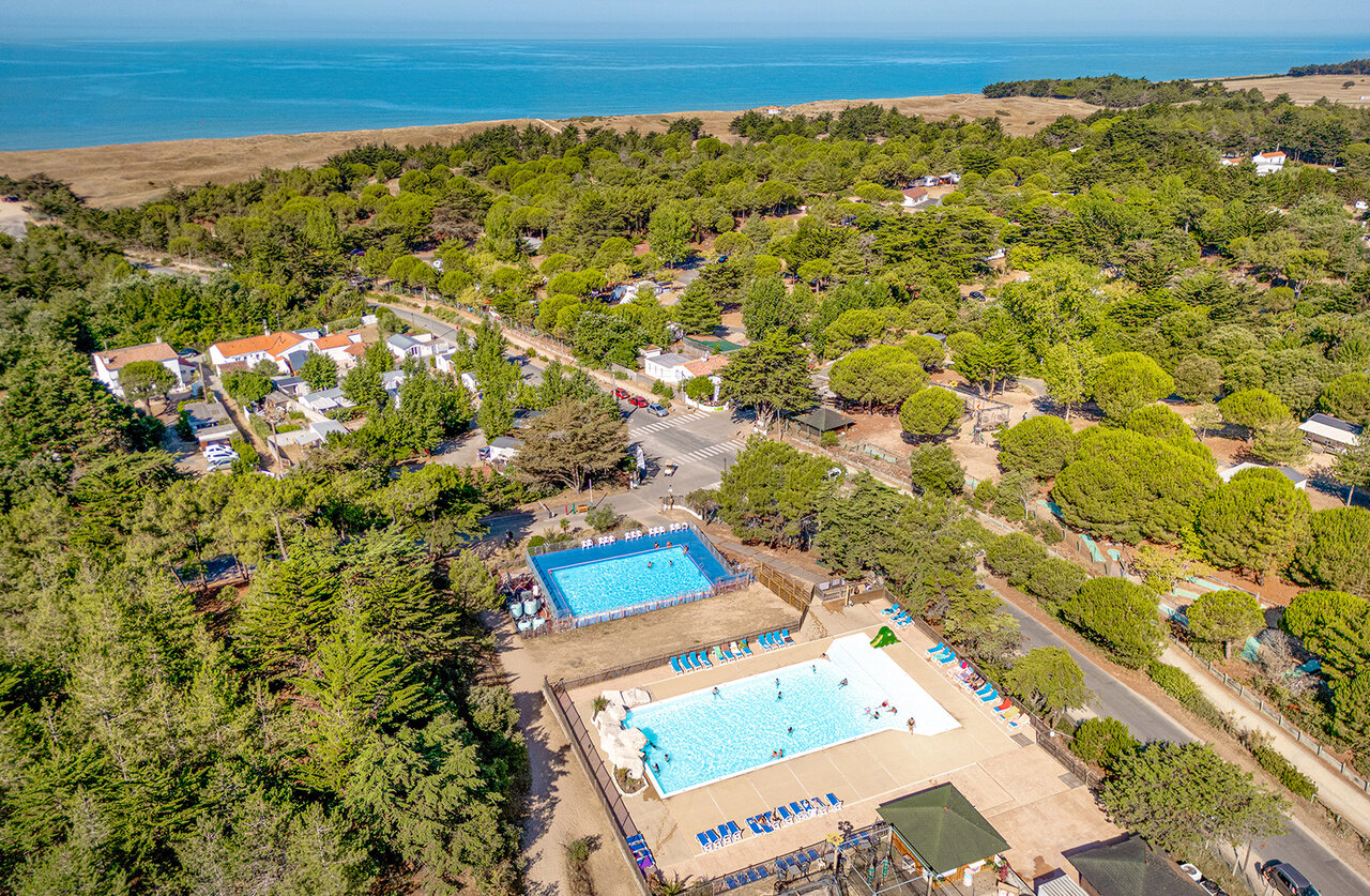 Piscine au camping CLICOCHIC Plage des Tonnelles � Saint-Jean-de-Monts (85).