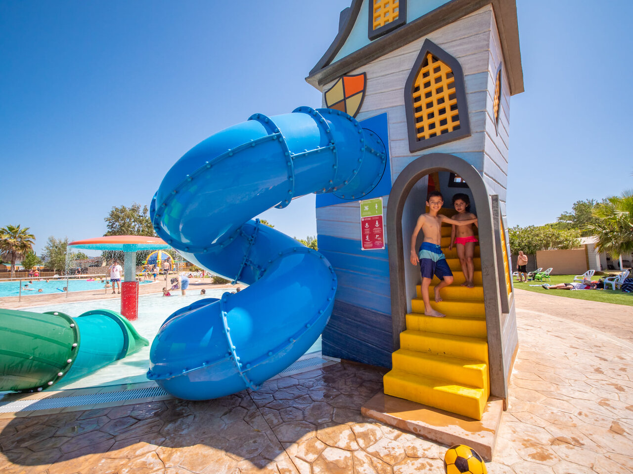 Toboggans aquatiques et piscine pour enfants au camping CAPFUN Tordera-Nacions � Malgrat de Mar (08).