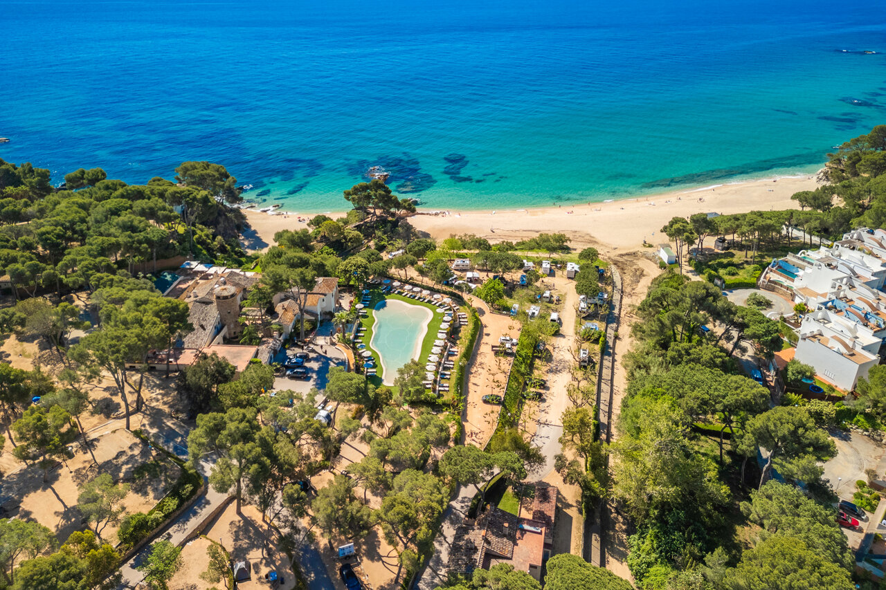 Piscine, plage et nature au camping CAPFUN Treumal � Platja d'Aro (17).