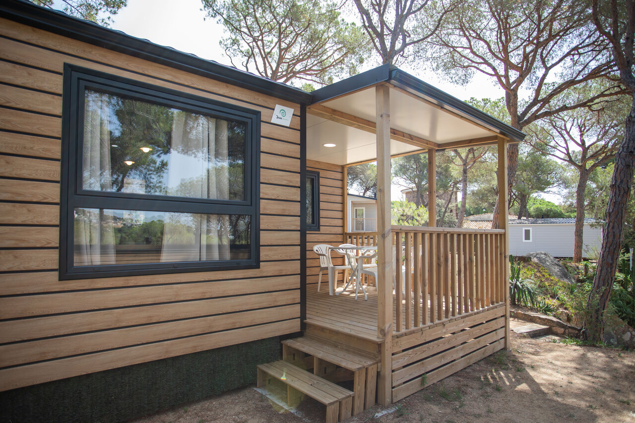 Mobil-home moderne avec terrasse couverte au camping CAPFUN Treumal � Platja d'Aro.