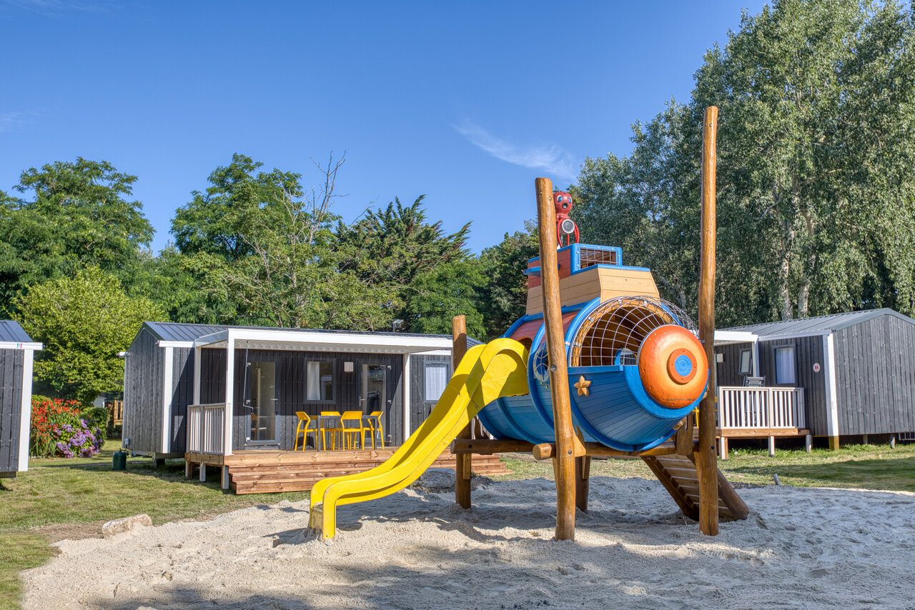 Aire de jeux sous-marin et Mobil-homes au camping CLICOCHIC Trois Ch�nes � Pornichet (44).