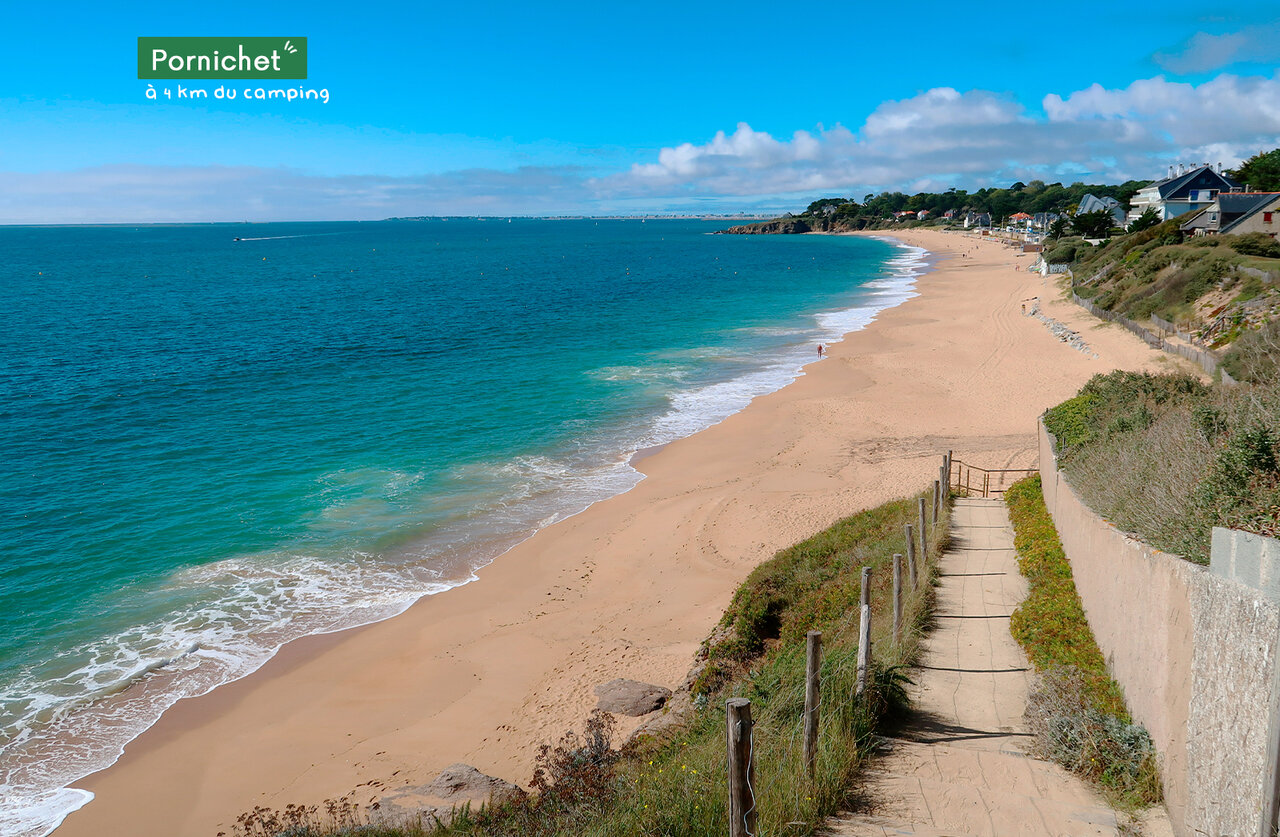 Plage de sable fin et mer turquoise � Pornichet, Loire-Atlantique.