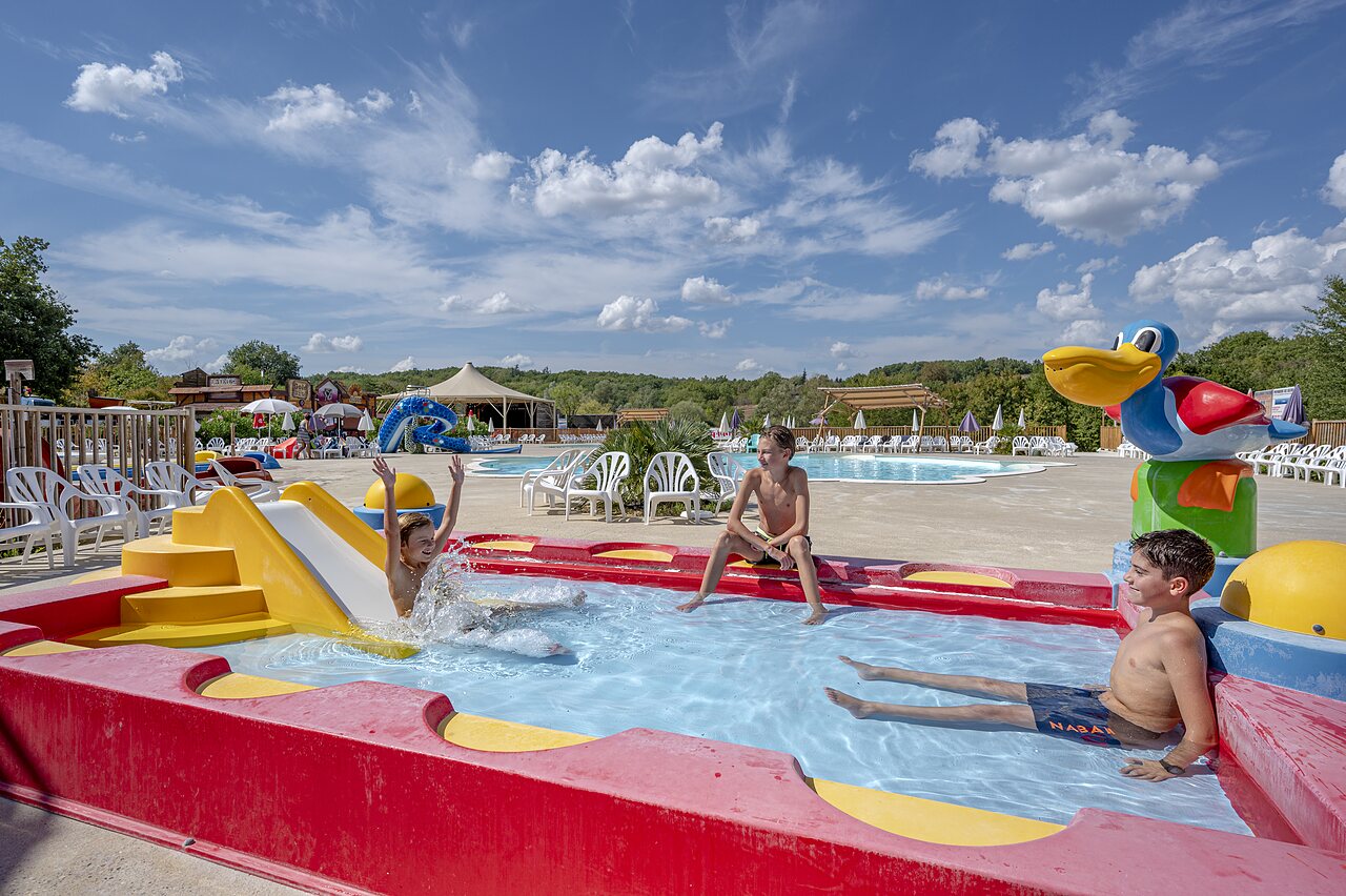 Toboggan et pataugeoire pour enfants au camping CAPFUN Ullule � Tournon d'Agenais (47).