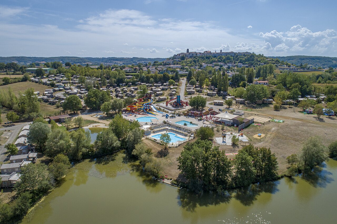 Parc aquatique g�ant, Mobil-homes et lac au camping CAPFUN Ullule (47).