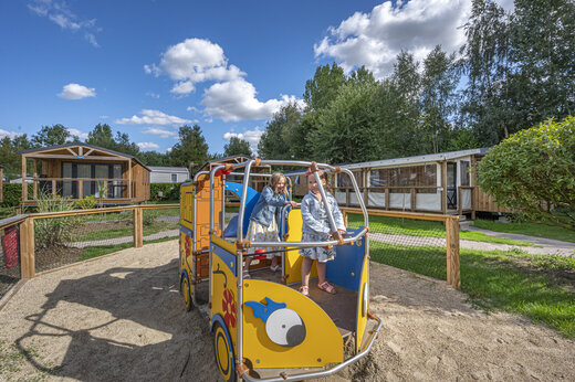 Aire de jeux au camping CAPFUN Val d'Authie � Villers sur Authie (80).