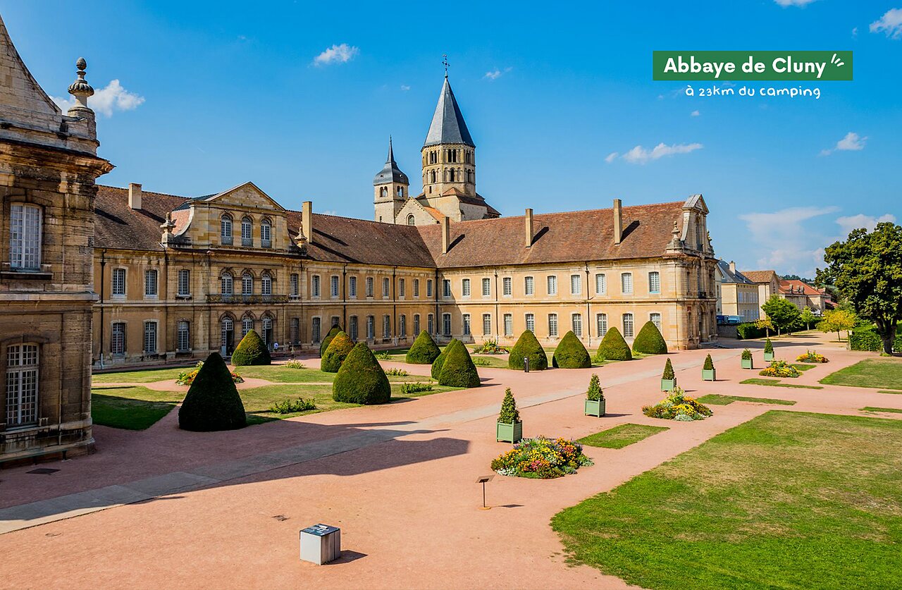 Abbaye de Cluny, monument historique majeur en Bourgogne, � visiter pr�s du camping.