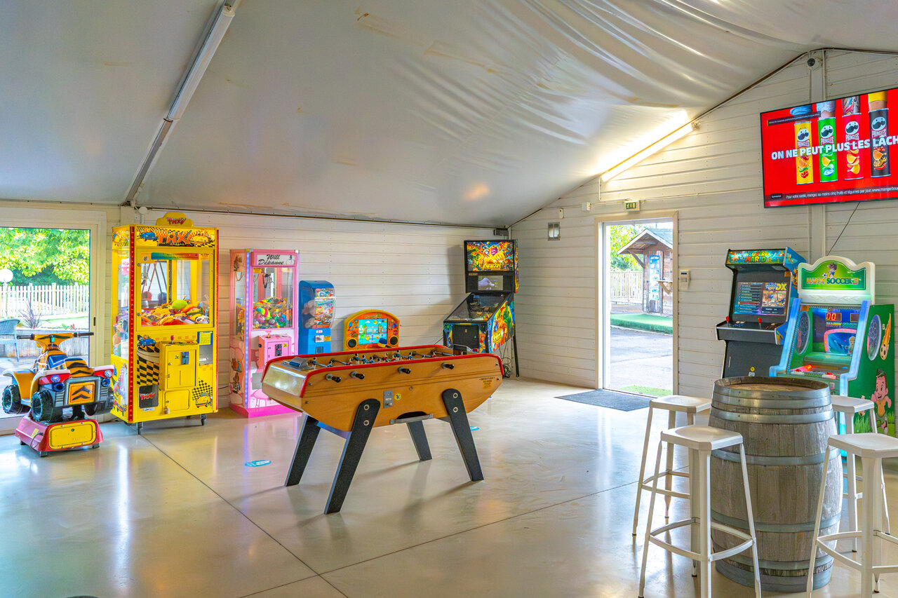 Jeux d'arcade, baby-foot au camping CAPFUN Le Village Parisien � VARREDDES (77).