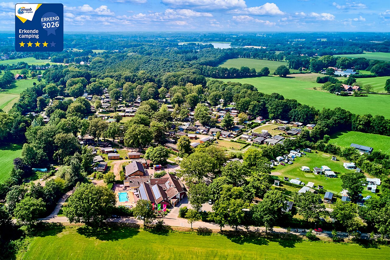 Vue a�rienne du camping, Mobil-homes, emplacements et piscine au CAPFUN Wieskamp, Winterswijk Henxel.