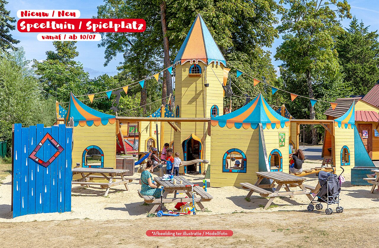 Nouvelle aire de jeux ch�teau avec enfants au camping CAPFUN de Wondermolen � Molenschot.