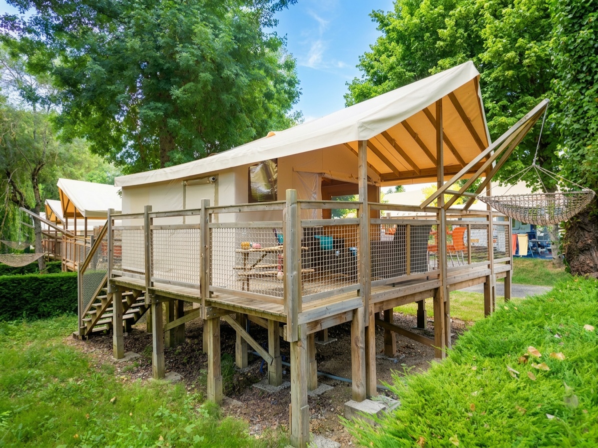 Tente sur pilotis 4 pers au Camping Lac des 3 Vallées