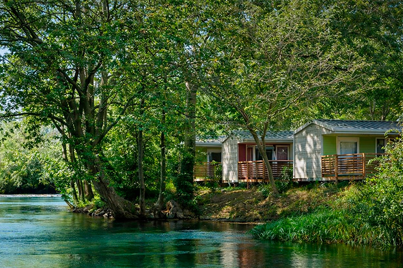 Habana Top Presta 4 pers vue Rivière – Camping La Coutelière, Luberon